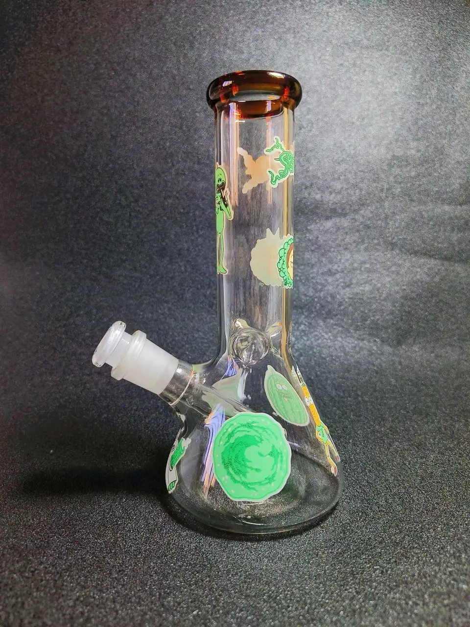 8" Rick & Morty Meeseeks & Pickle Rick Glow-In-The-Dark Beaker Bong - Image 2