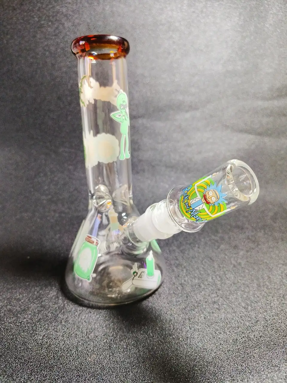8" Rick & Morty Meeseeks & Pickle Rick Glow-In-The-Dark Beaker Bong - Image 7