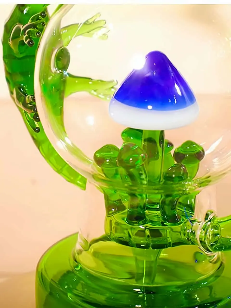 Lizard & Mushroom 9 Inch 3D Glass Bong with Mushroom Percolator - Image 3