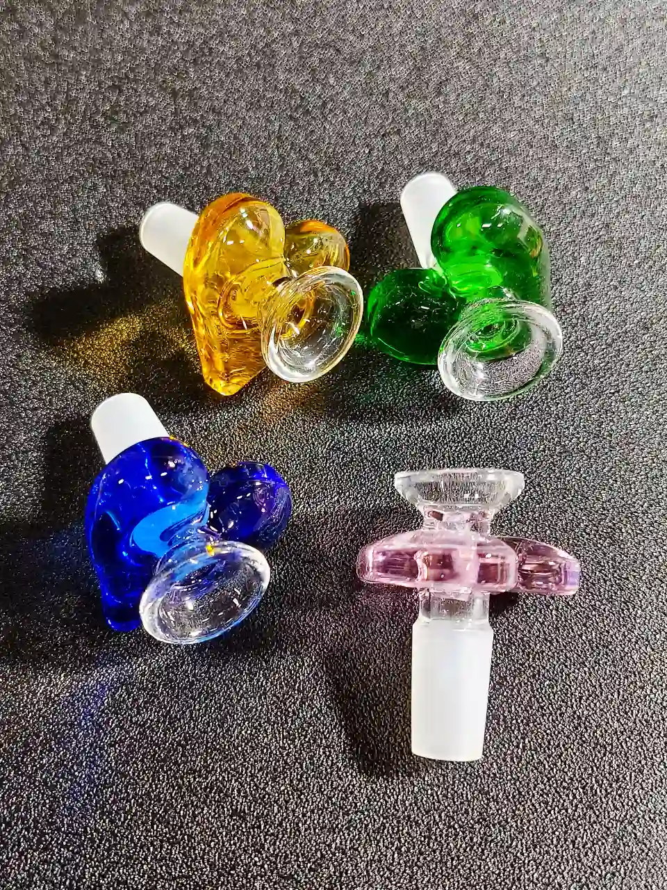 14mm Male Heart-Shaped Borosilicate Glass Bong Bowl - Image 3