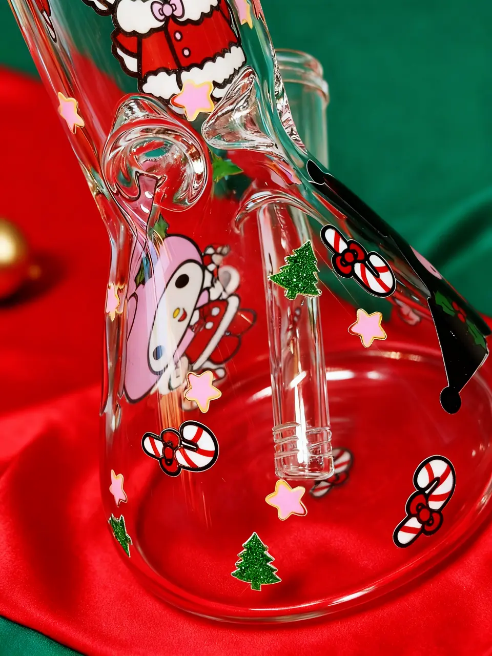 Sanrio Christmas Beaker Bong with Hello Kitty, My Melody & Kuromi Holiday Design - Image 5