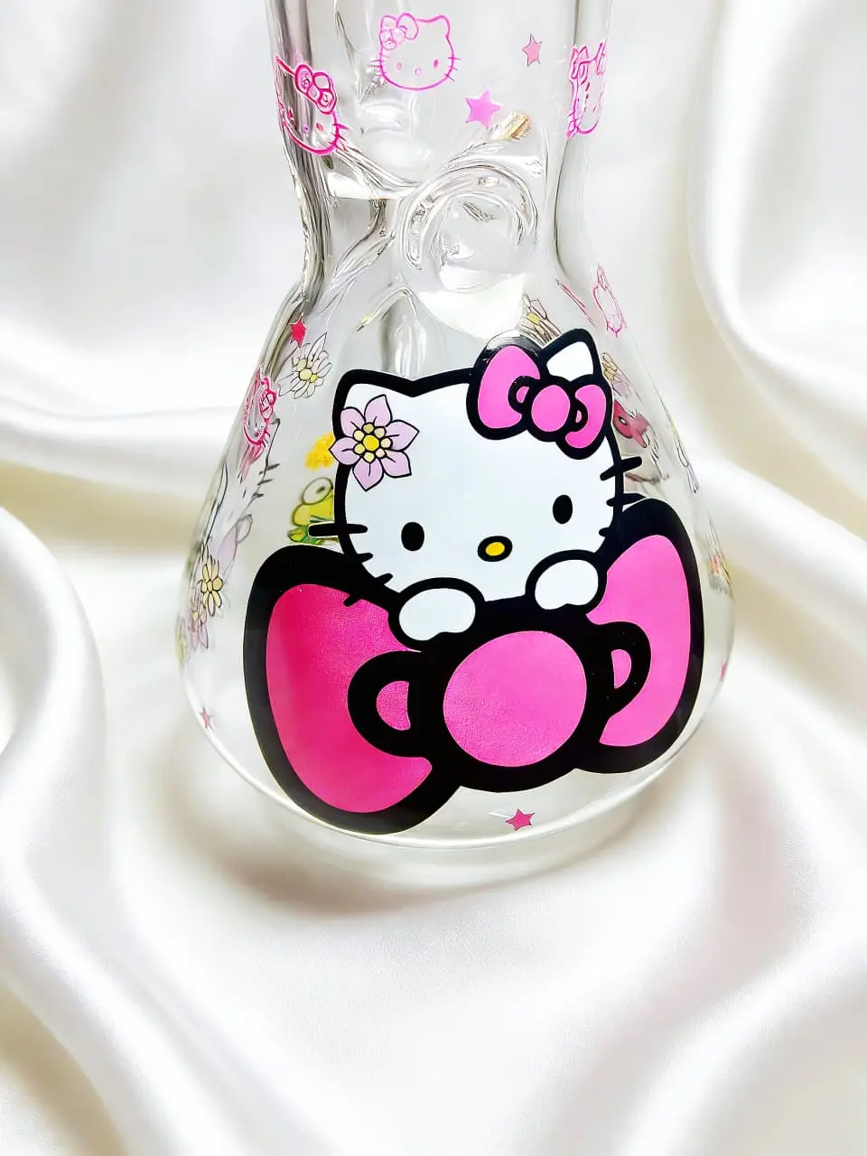 Giant Ribbon Hello Kitty Beaker Glass Bong 8 inch - Image 3